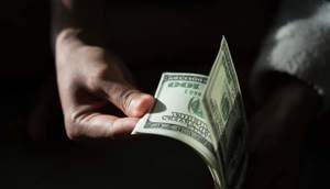 پول نفت تمام شد؛ زنگ خطر برای واردات دارو و کالاهای اساسی