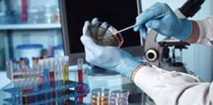 آزمایشگاه مرجع سلامت جامعه را زیر ذره‌بین دارد