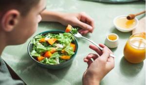 نقش محوری تغذیه در مدیریت بیماری التهابی روده؛ از مدیریت التهاب تا بازیابی سلامت دستگاه گوارش بهداشت نیوز